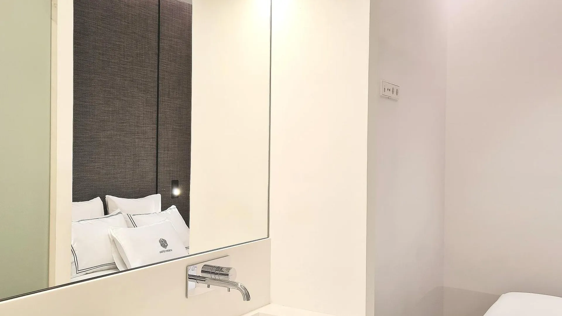 Апартаменты Elegant Minimalist Retreat In Барселона